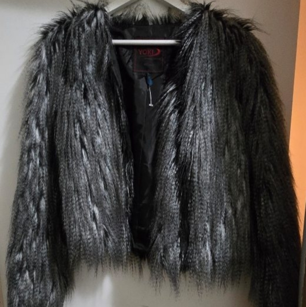 Chic Black Faux Fur Jacket